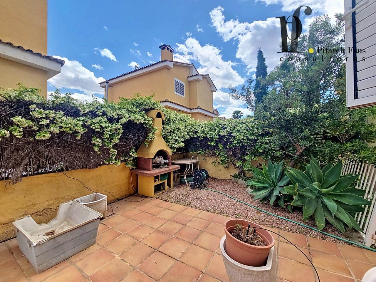4 Zimmer Villa zu verkaufen in La Pobla de Vallbona mit Pool Garage - 465.000 € (Ref: 9827402)
