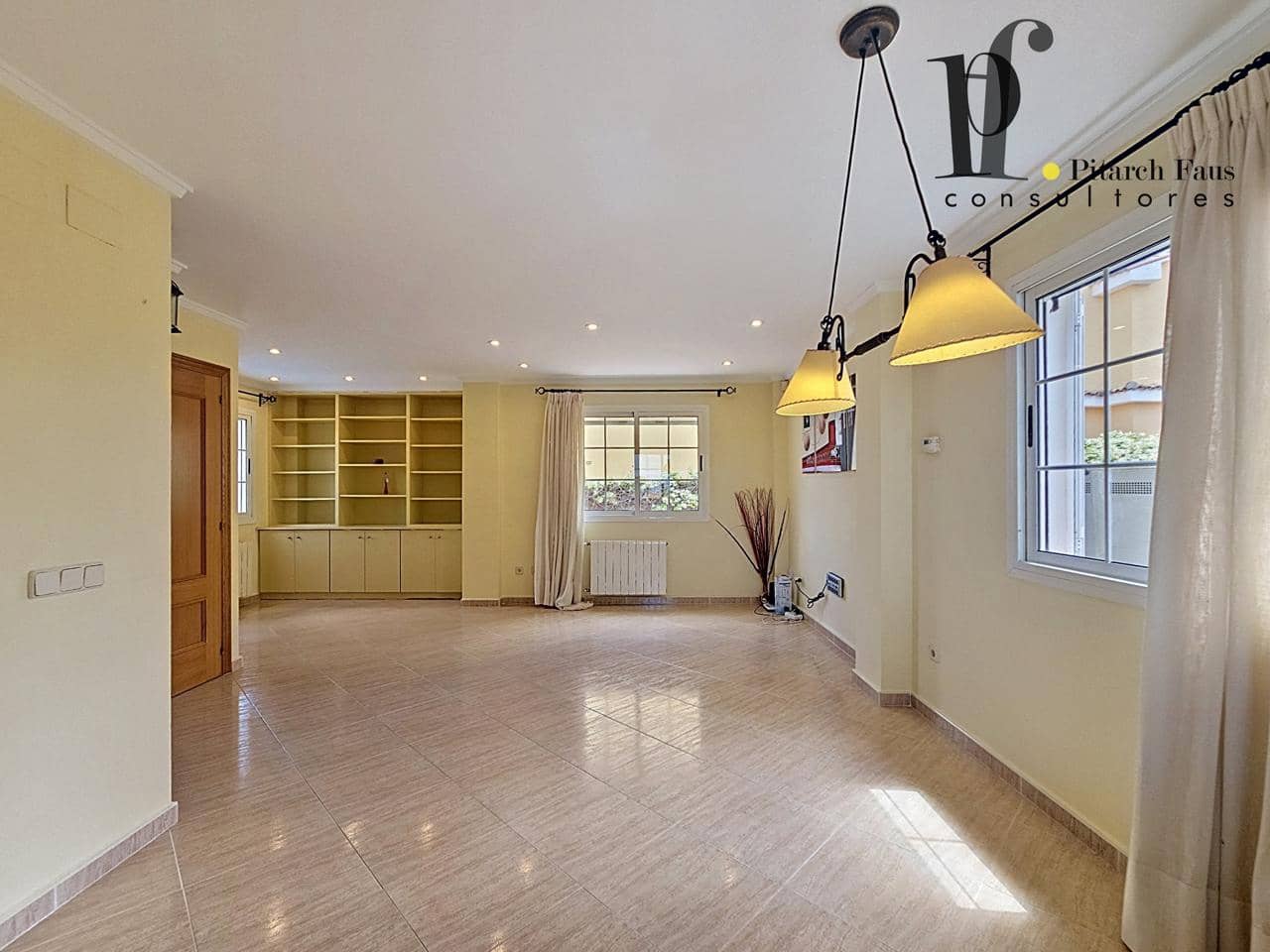 4 Zimmer Villa zu verkaufen in La Pobla de Vallbona mit Pool Garage - 465.000 € (Ref: 9827402)