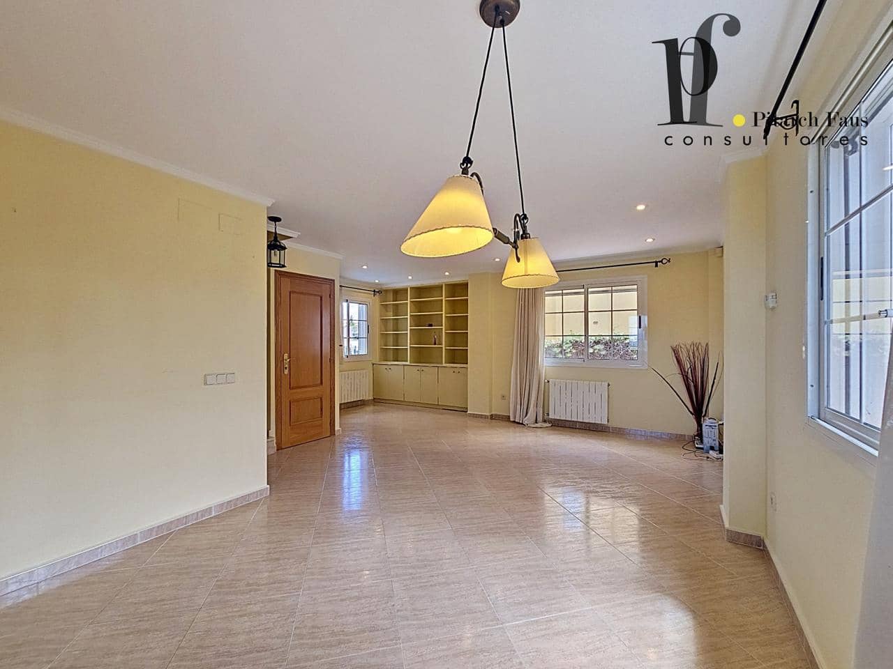 4 Zimmer Villa zu verkaufen in La Pobla de Vallbona mit Pool Garage - 465.000 € (Ref: 9827402)