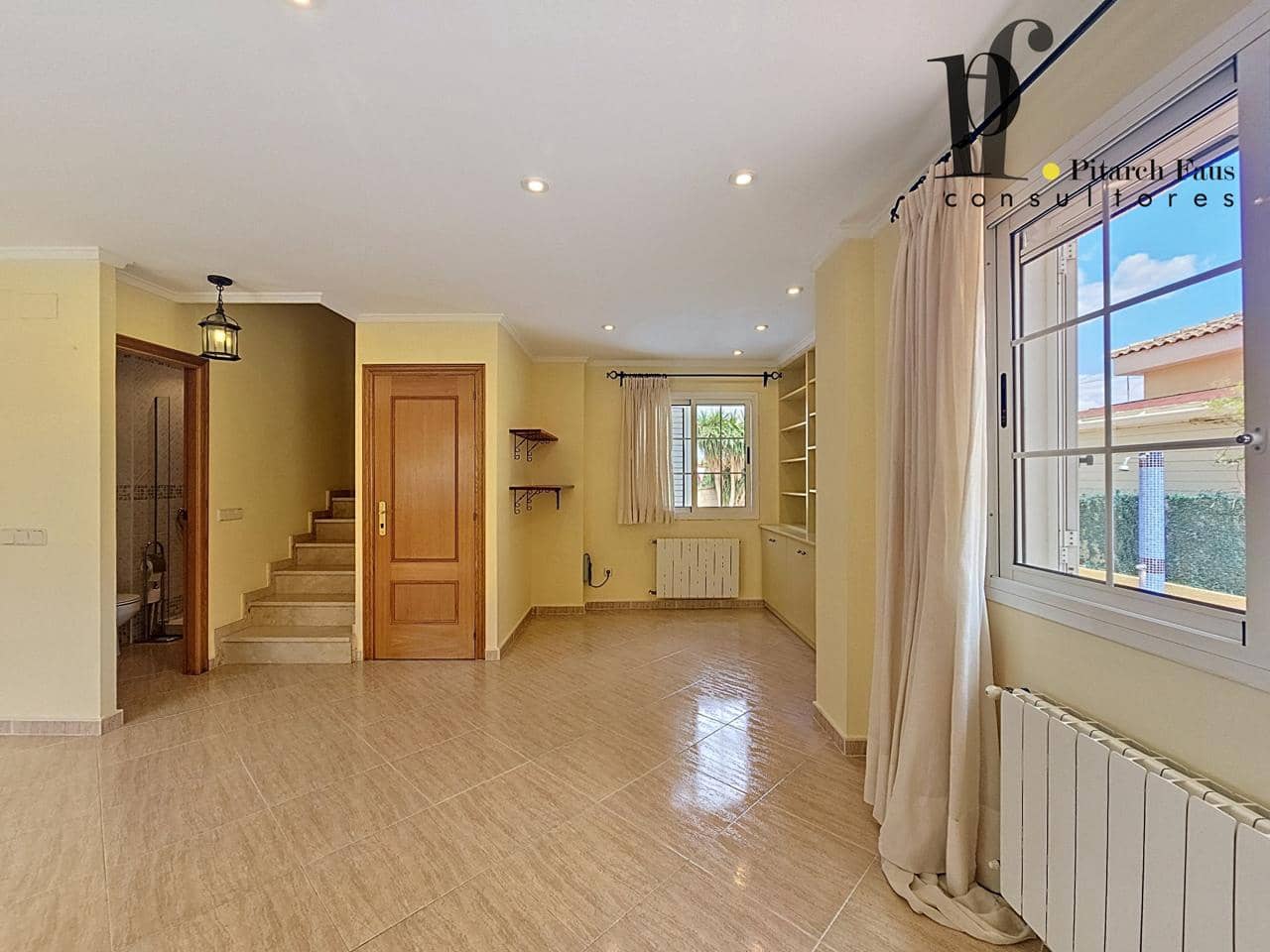 4 Zimmer Villa zu verkaufen in La Pobla de Vallbona mit Pool Garage - 465.000 € (Ref: 9827402)