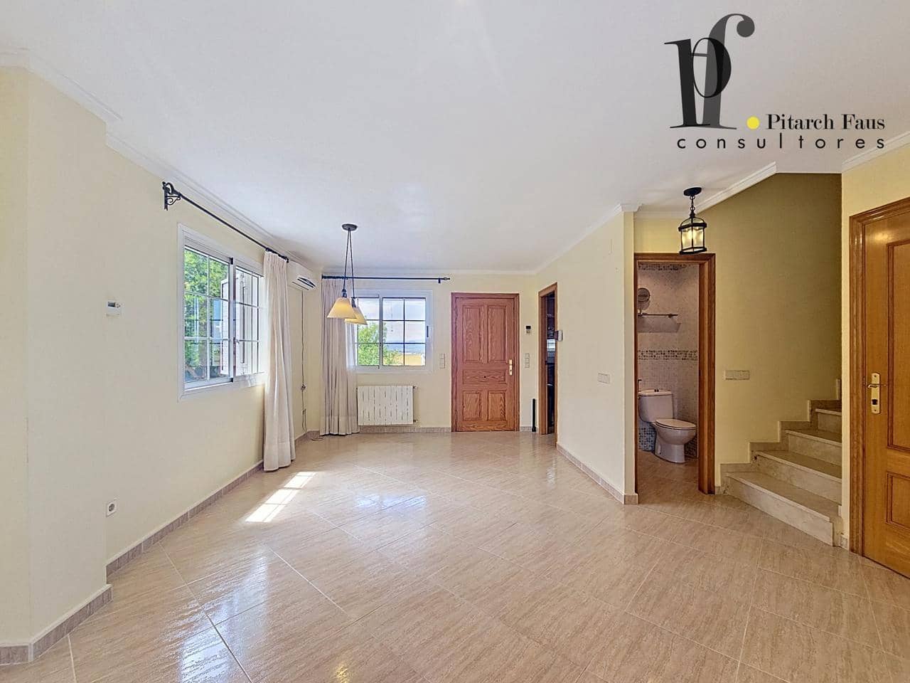 4 Zimmer Villa zu verkaufen in La Pobla de Vallbona mit Pool Garage - 465.000 € (Ref: 9827402)