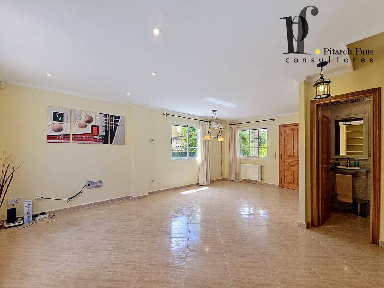4 Zimmer Villa zu verkaufen in La Pobla de Vallbona mit Pool Garage - 465.000 € (Ref: 9827402)