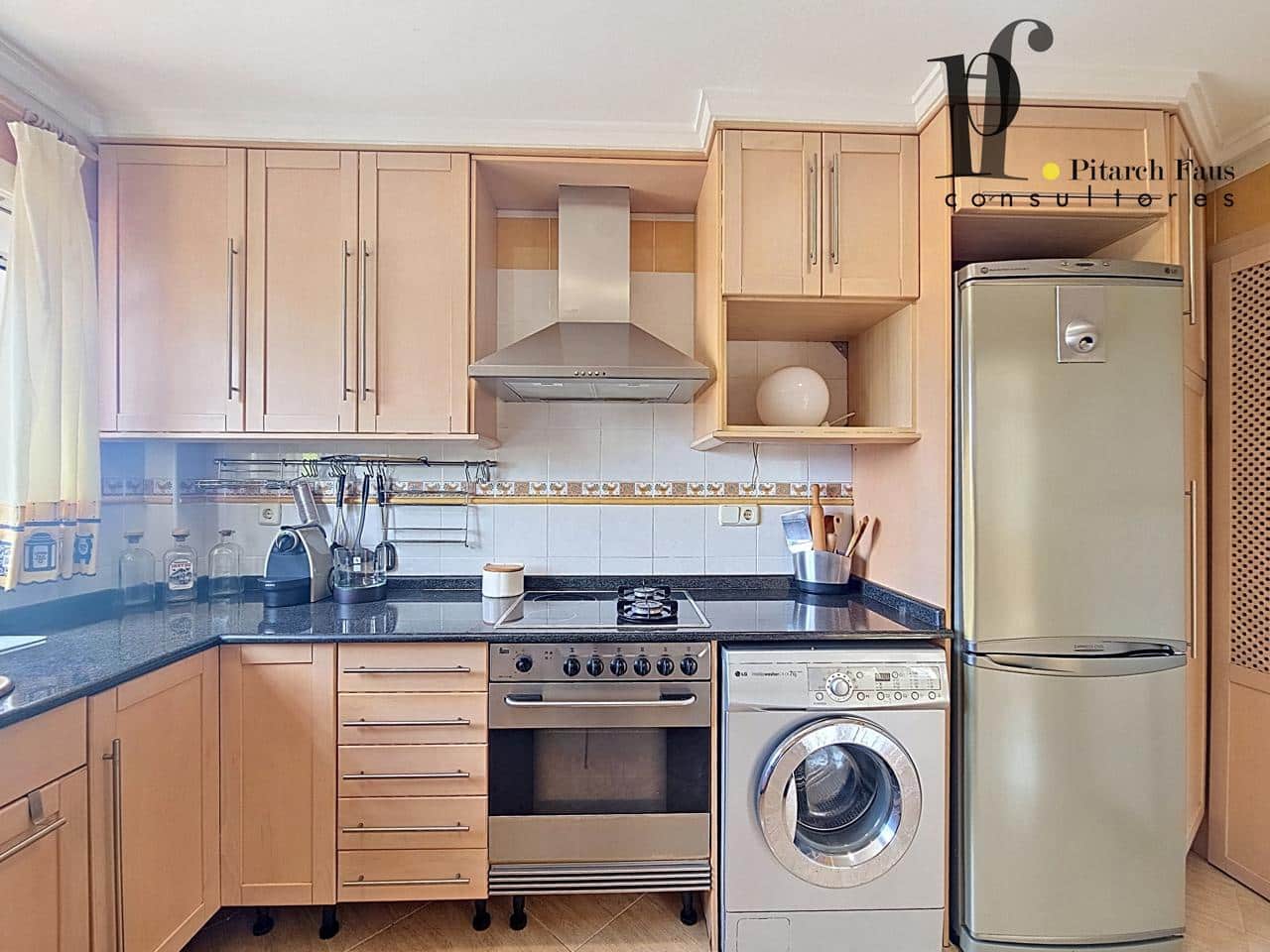 4 Zimmer Villa zu verkaufen in La Pobla de Vallbona mit Pool Garage - 465.000 € (Ref: 9827402)