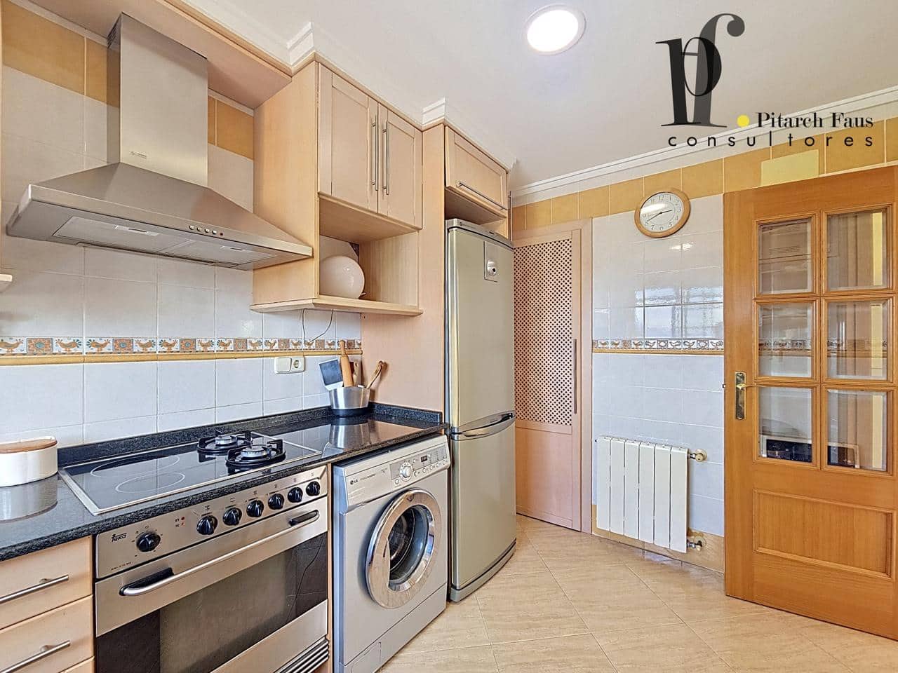 4 Zimmer Villa zu verkaufen in La Pobla de Vallbona mit Pool Garage - 465.000 € (Ref: 9827402)