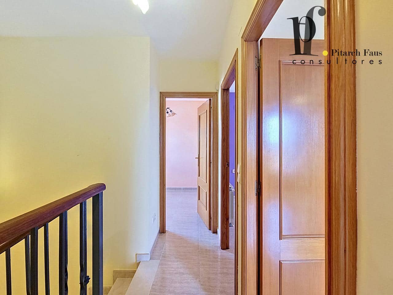 4 Zimmer Villa zu verkaufen in La Pobla de Vallbona mit Pool Garage - 465.000 € (Ref: 9827402)