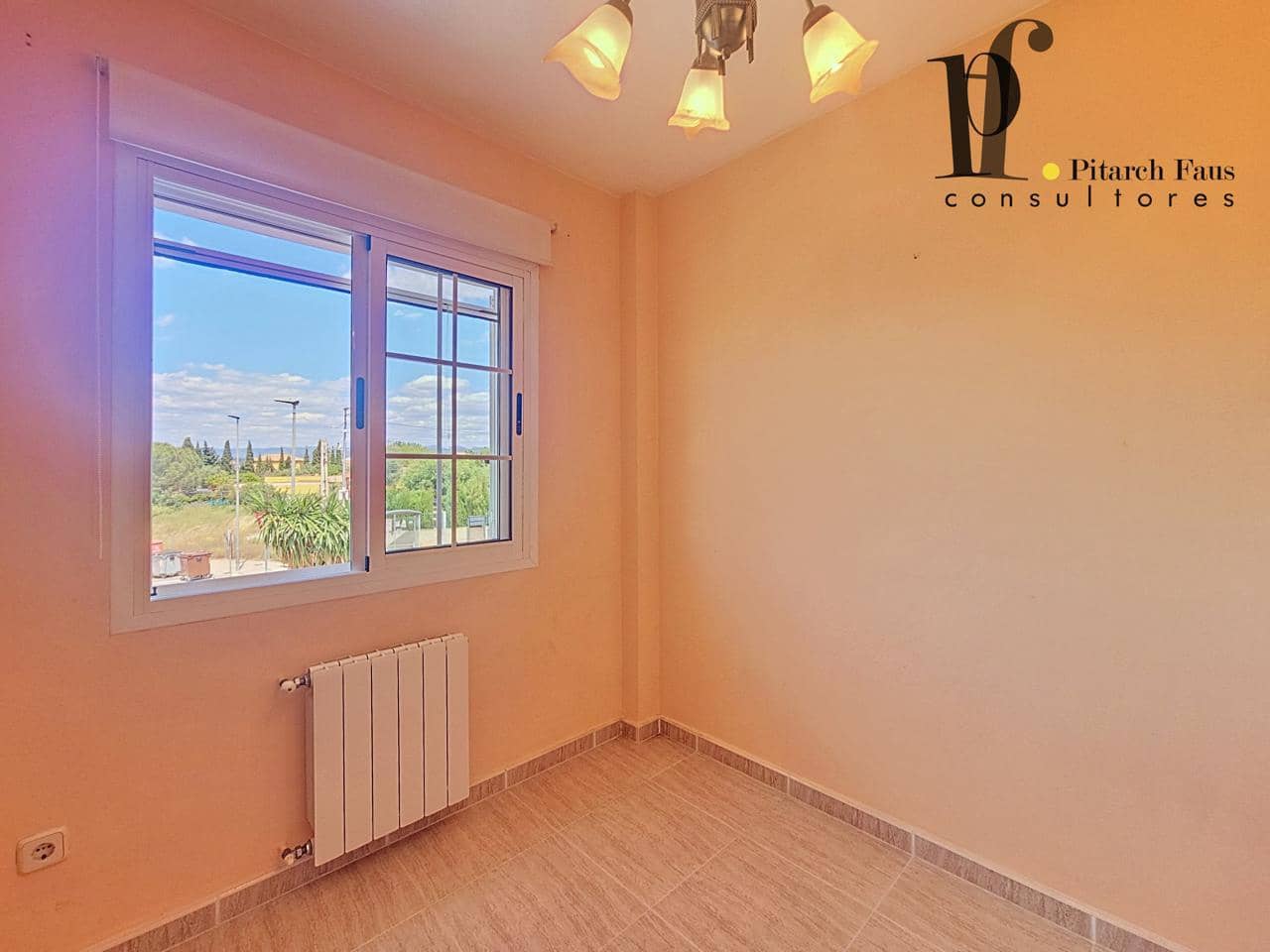 4 Zimmer Villa zu verkaufen in La Pobla de Vallbona mit Pool Garage - 465.000 € (Ref: 9827402)