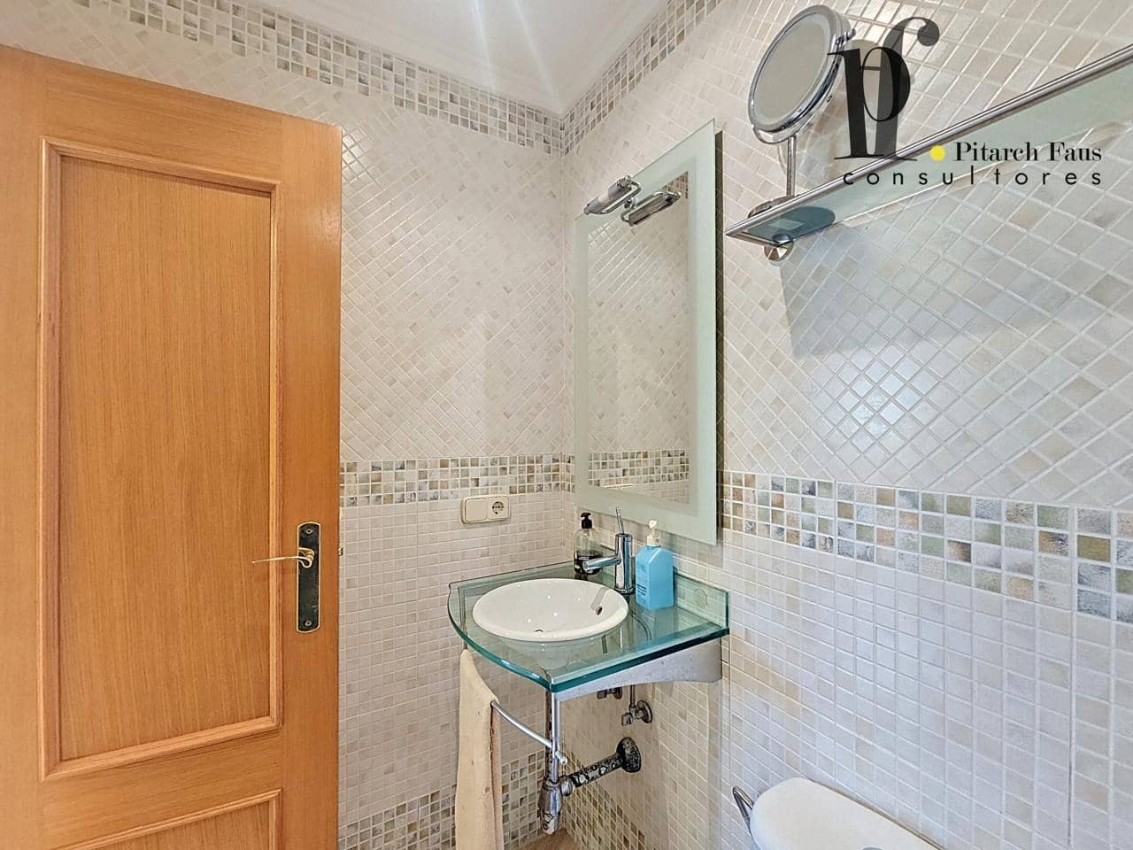 4 Zimmer Villa zu verkaufen in La Pobla de Vallbona mit Pool Garage - 465.000 € (Ref: 9827402)
