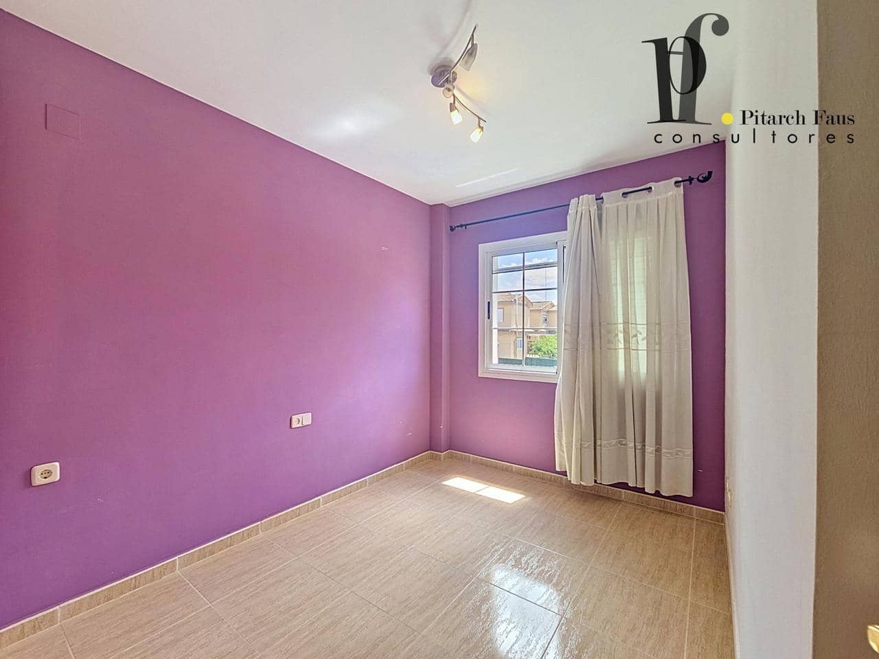 4 Zimmer Villa zu verkaufen in La Pobla de Vallbona mit Pool Garage - 465.000 € (Ref: 9827402)