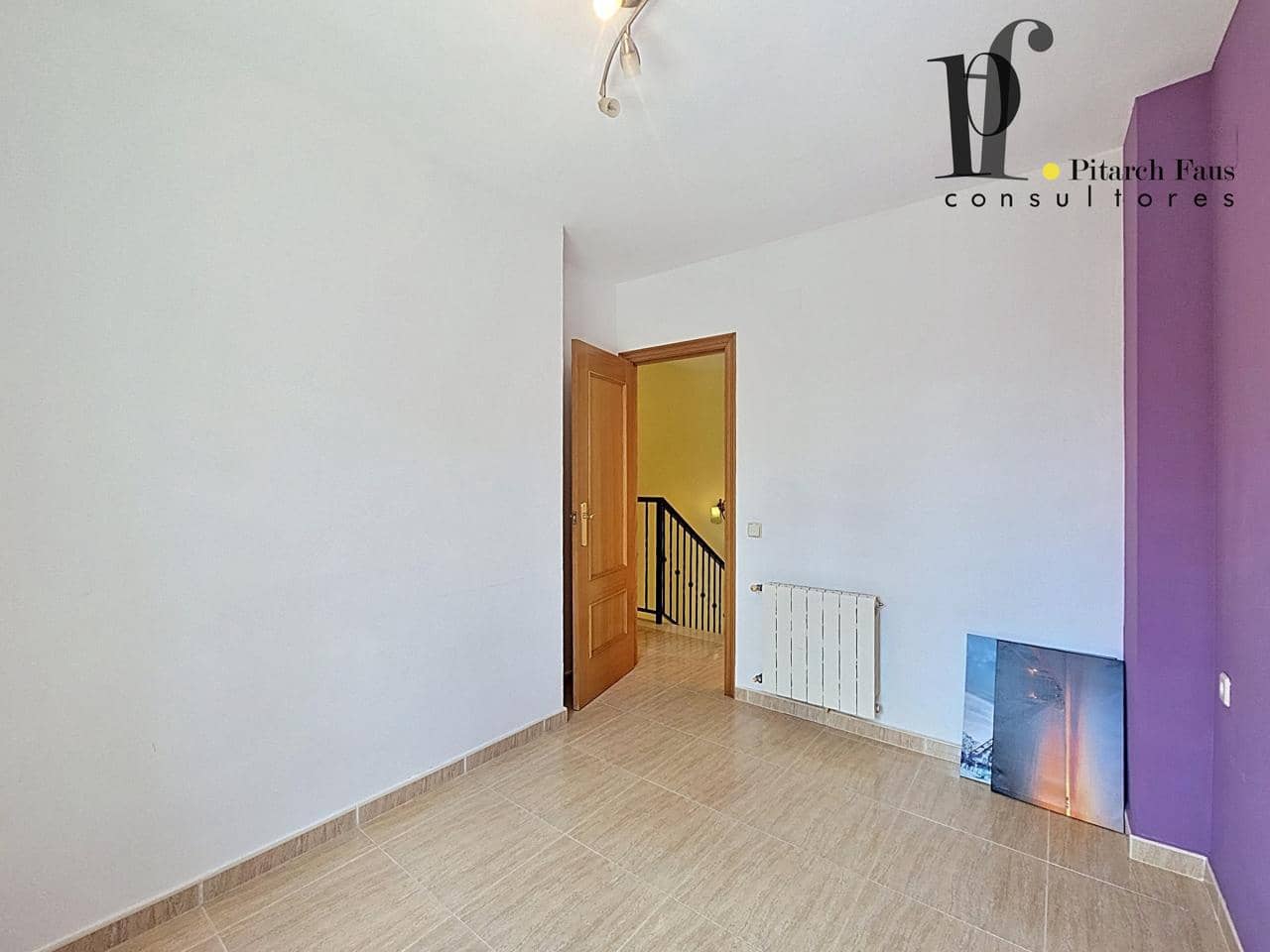 4 Zimmer Villa zu verkaufen in La Pobla de Vallbona mit Pool Garage - 465.000 € (Ref: 9827402)