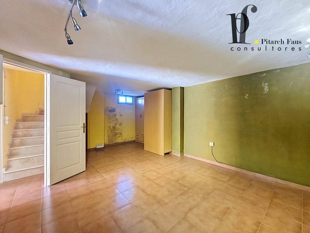 4 Zimmer Villa zu verkaufen in La Pobla de Vallbona mit Pool Garage - 465.000 € (Ref: 9827402)