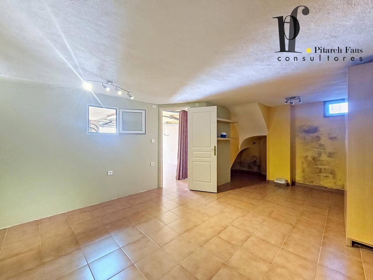 4 Zimmer Villa zu verkaufen in La Pobla de Vallbona mit Pool Garage - 465.000 € (Ref: 9827402)