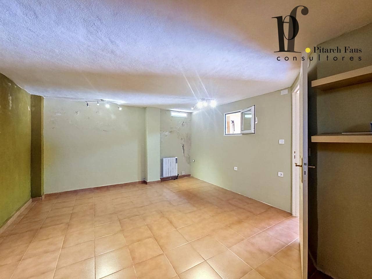 4 Zimmer Villa zu verkaufen in La Pobla de Vallbona mit Pool Garage - 465.000 € (Ref: 9827402)