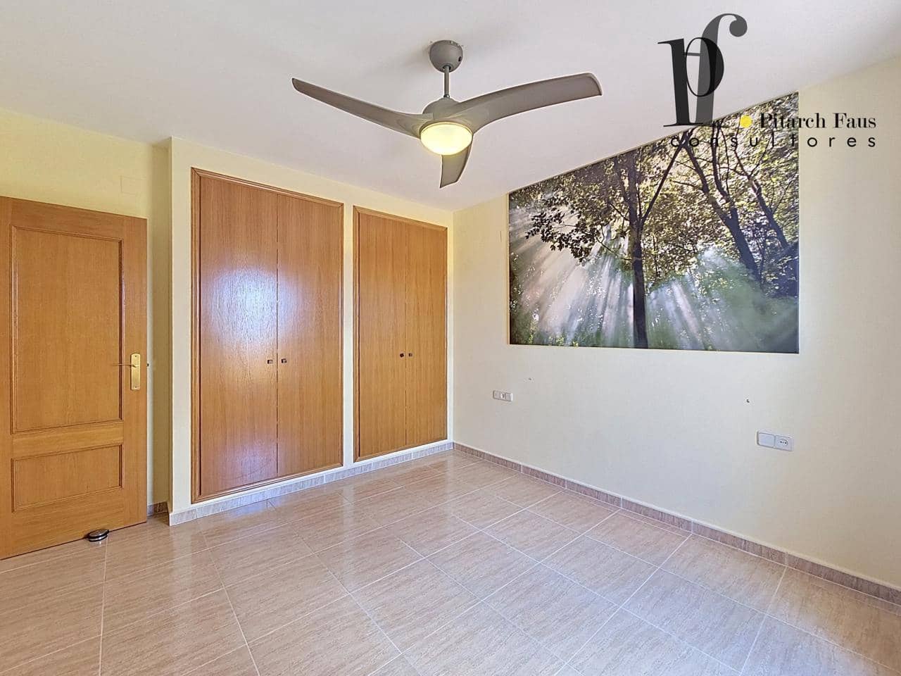 4 Zimmer Villa zu verkaufen in La Pobla de Vallbona mit Pool Garage - 465.000 € (Ref: 9827402)