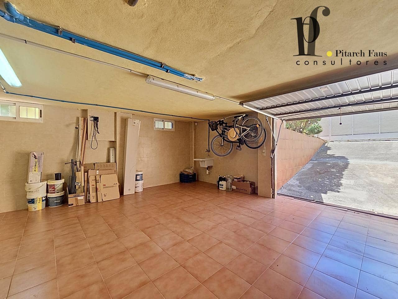 4 Zimmer Villa zu verkaufen in La Pobla de Vallbona mit Pool Garage - 465.000 € (Ref: 9827402)