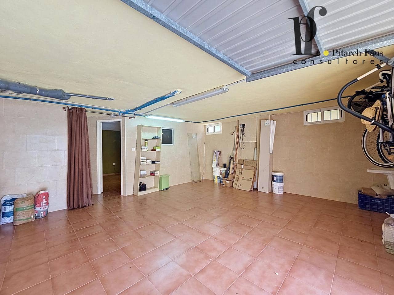 4 Zimmer Villa zu verkaufen in La Pobla de Vallbona mit Pool Garage - 465.000 € (Ref: 9827402)