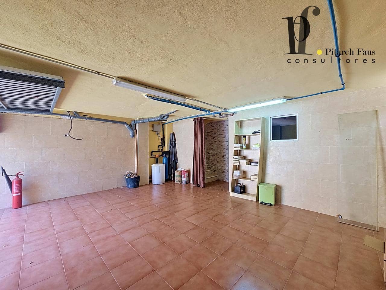 4 Zimmer Villa zu verkaufen in La Pobla de Vallbona mit Pool Garage - 465.000 € (Ref: 9827402)