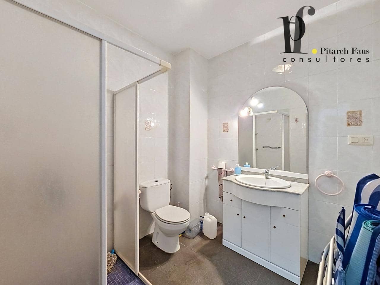 6 soverom Villa til salgs i La Pobla de Vallbona med garasje - € 280 000 (Ref: 9830127)