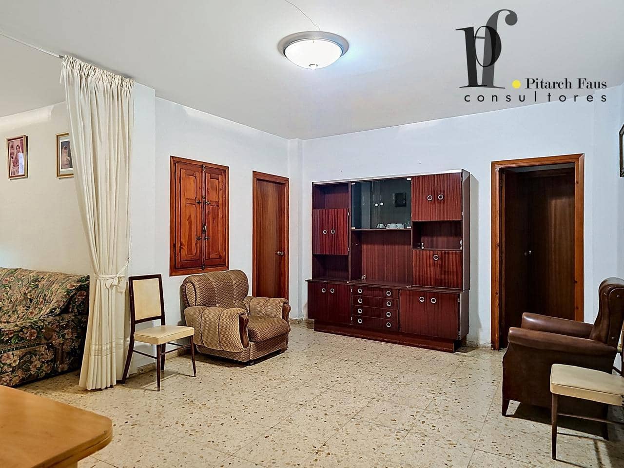 6 soverom Villa til salgs i La Pobla de Vallbona med garasje - € 280 000 (Ref: 9830127)
