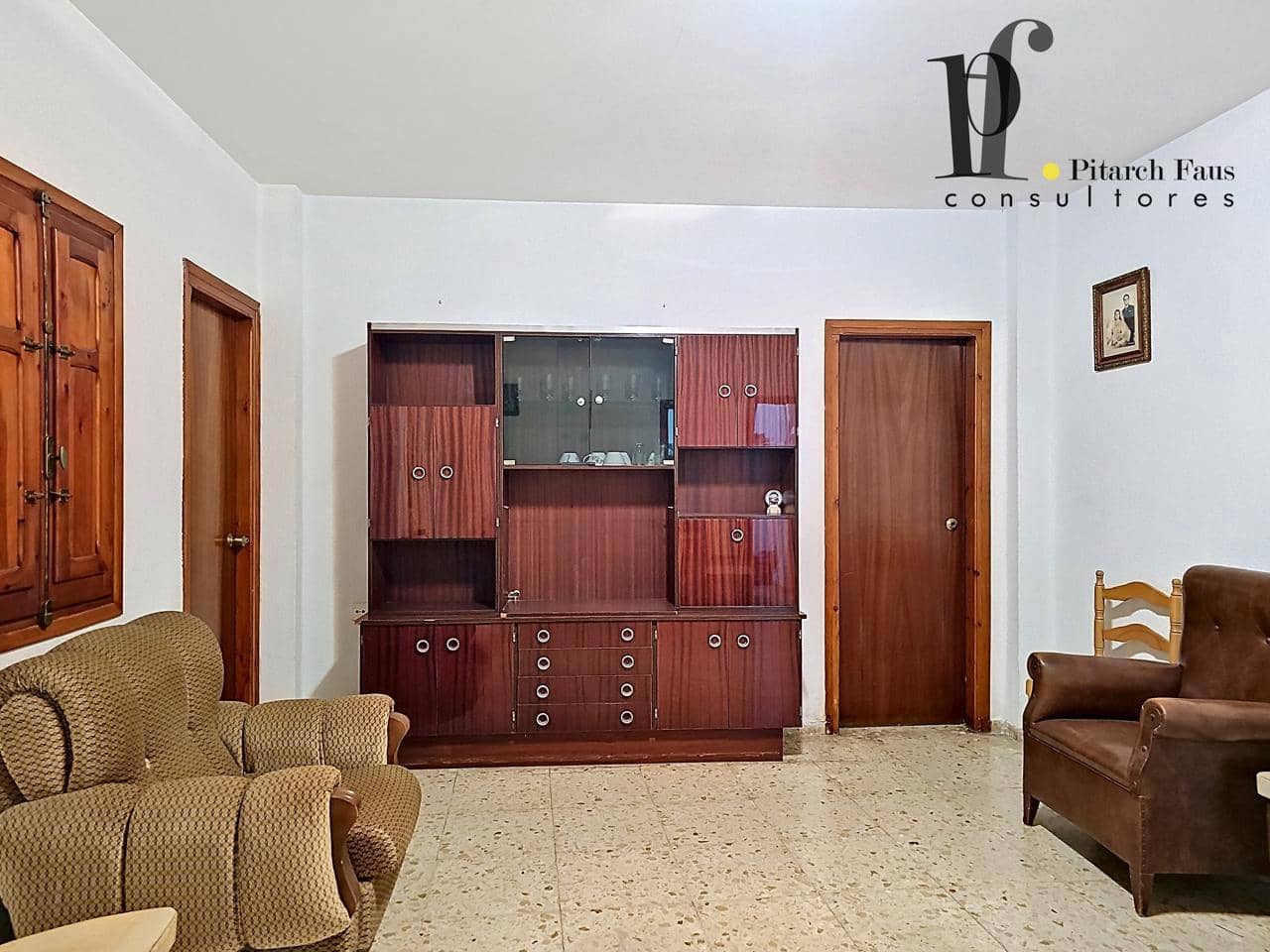 6 soverom Villa til salgs i La Pobla de Vallbona med garasje - € 280 000 (Ref: 9830127)