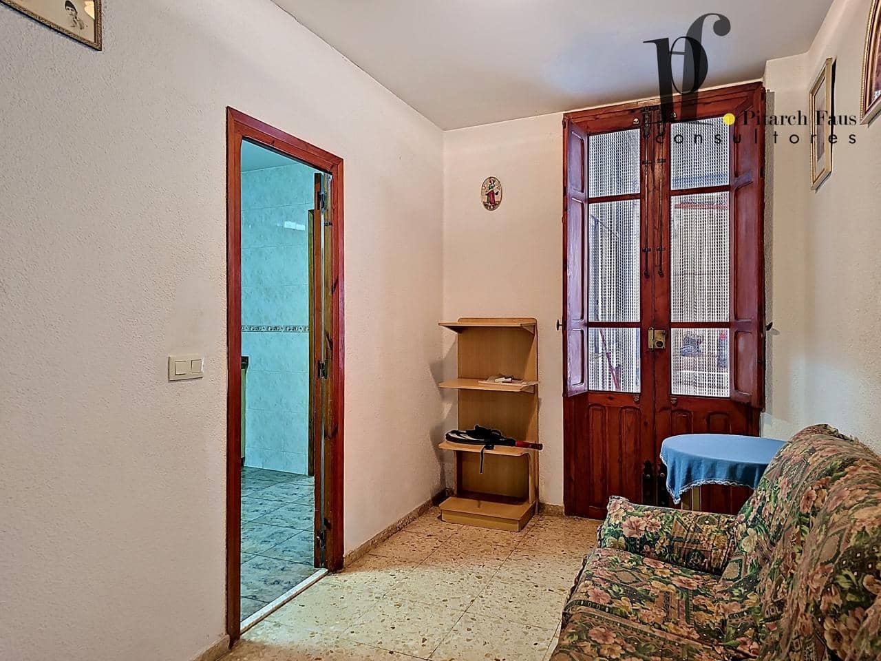 6 soverom Villa til salgs i La Pobla de Vallbona med garasje - € 280 000 (Ref: 9830127)