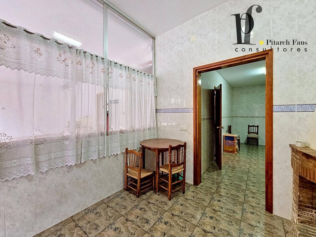 6 soverom Villa til salgs i La Pobla de Vallbona med garasje - € 280 000 (Ref: 9830127)