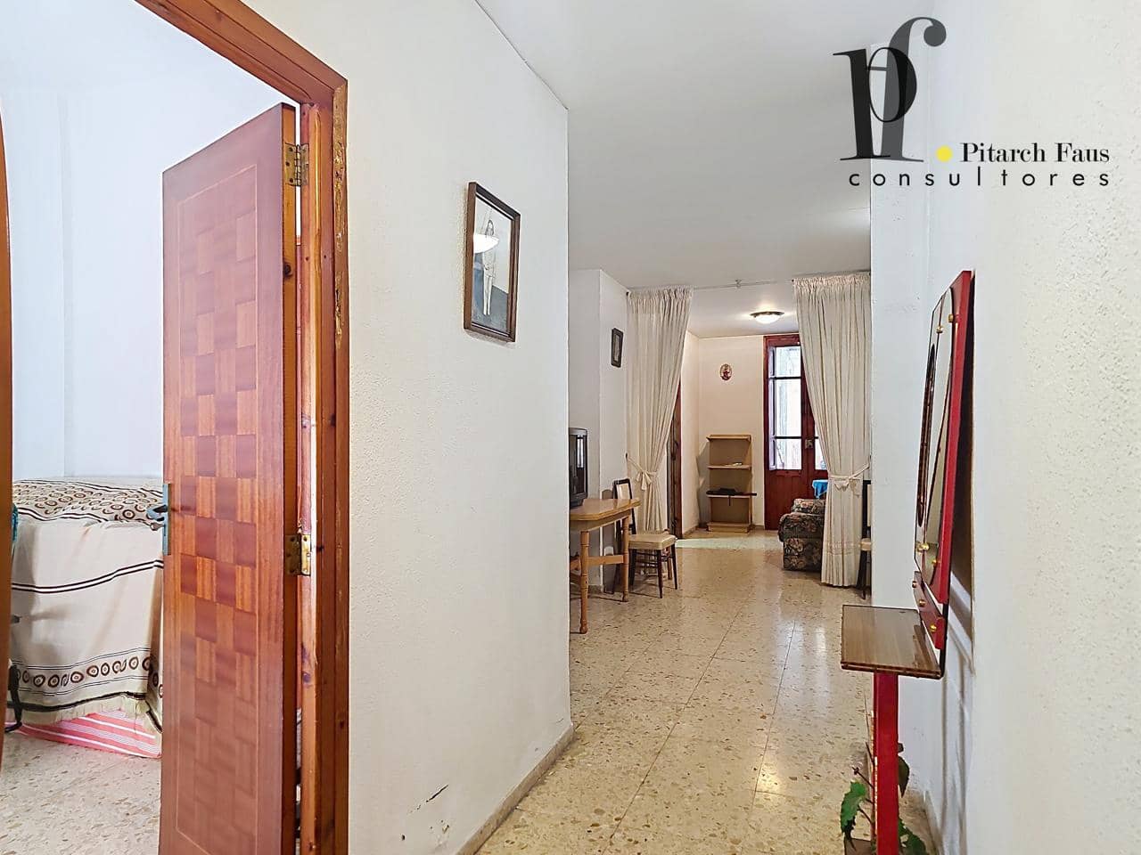 6 soverom Villa til salgs i La Pobla de Vallbona med garasje - € 280 000 (Ref: 9830127)