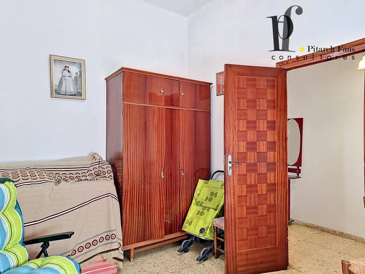 6 soverom Villa til salgs i La Pobla de Vallbona med garasje - € 280 000 (Ref: 9830127)