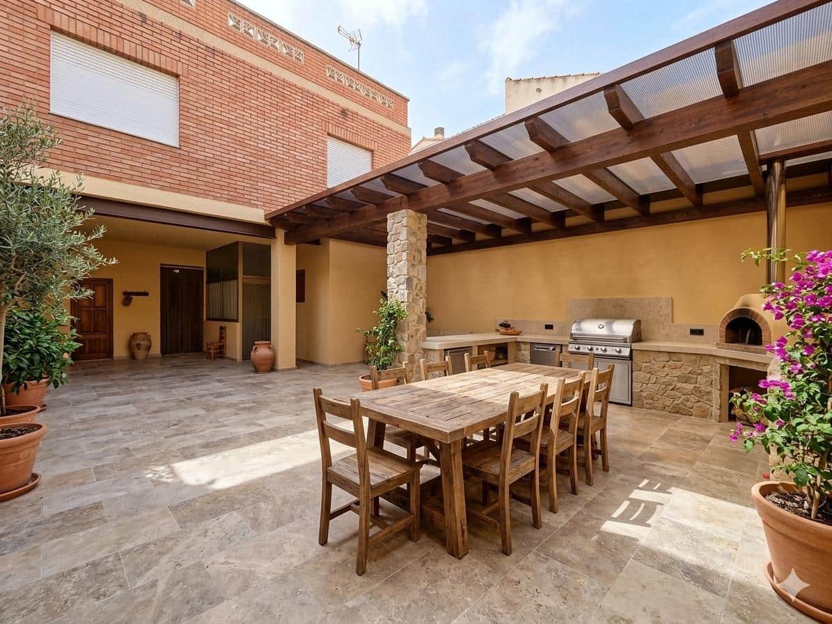 6 soverom Villa til salgs i La Pobla de Vallbona med garasje - € 280 000 (Ref: 9830127)