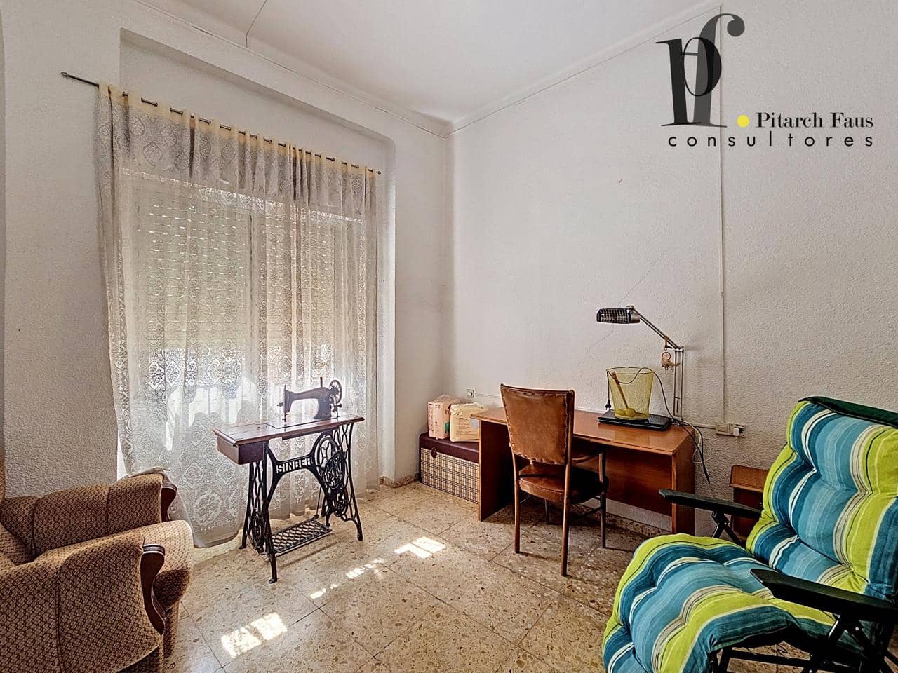 6 soverom Villa til salgs i La Pobla de Vallbona med garasje - € 280 000 (Ref: 9830127)