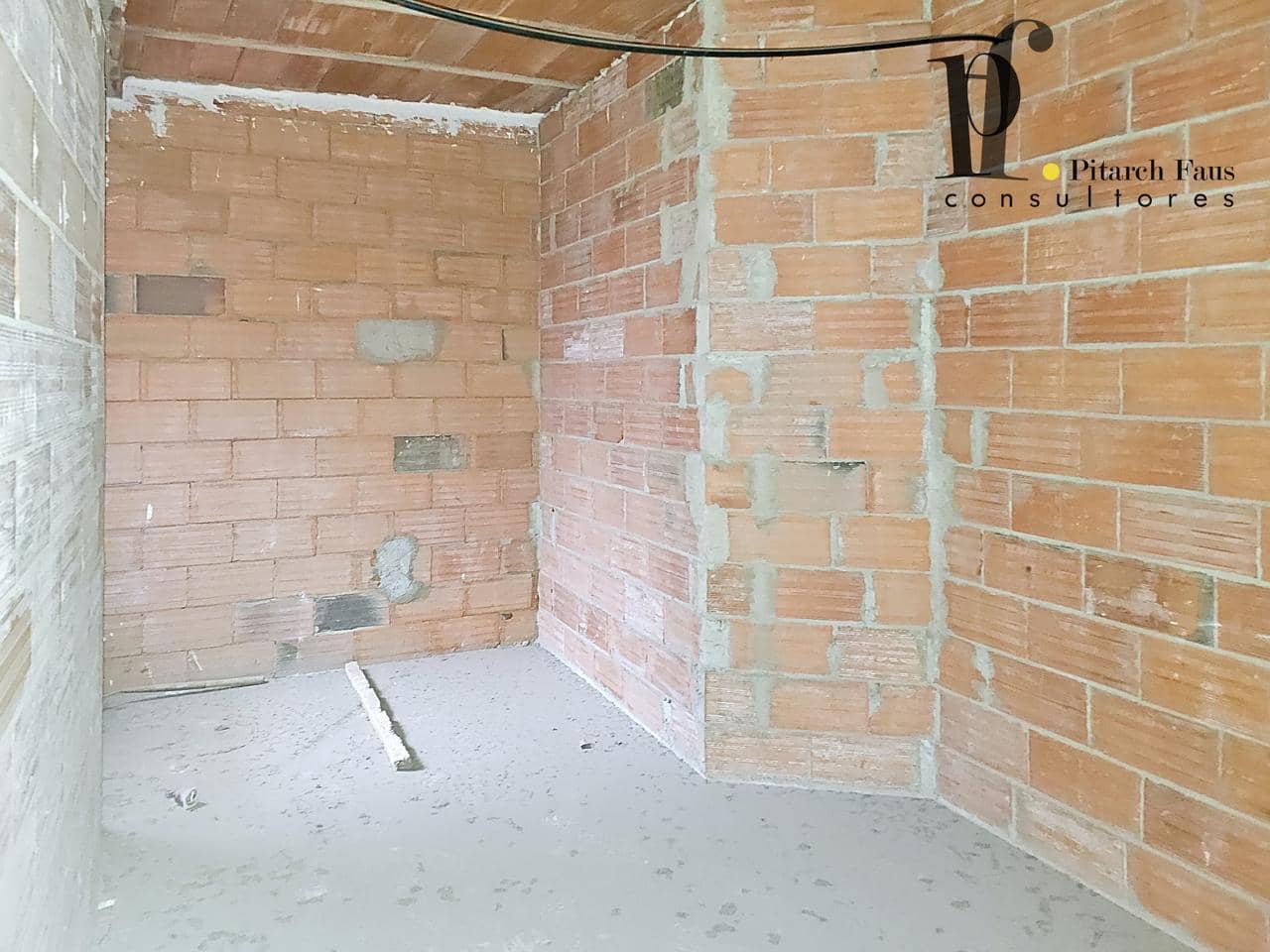 6 soverom Villa til salgs i La Pobla de Vallbona med garasje - € 280 000 (Ref: 9830127)