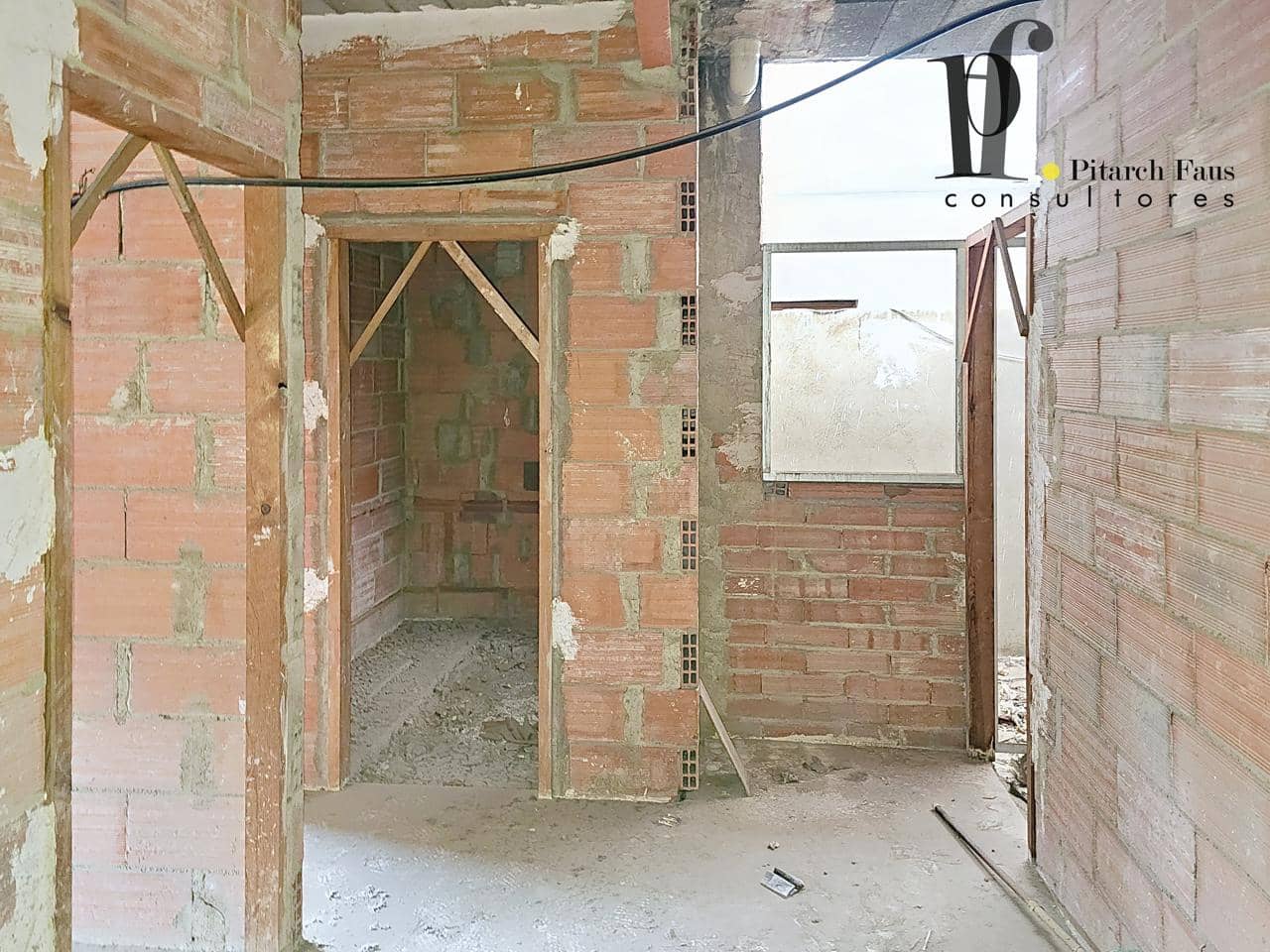 6 soverom Villa til salgs i La Pobla de Vallbona med garasje - € 280 000 (Ref: 9830127)