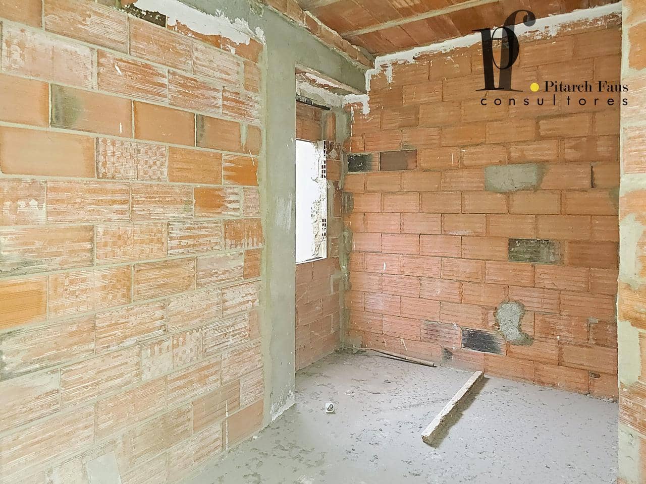 6 soverom Villa til salgs i La Pobla de Vallbona med garasje - € 280 000 (Ref: 9830127)