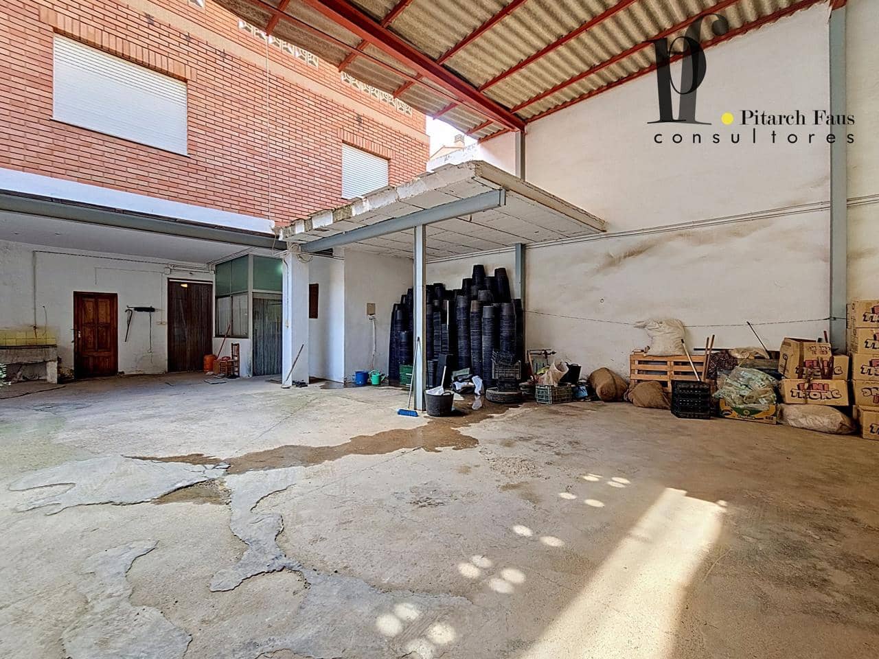 6 soverom Villa til salgs i La Pobla de Vallbona med garasje - € 280 000 (Ref: 9830127)