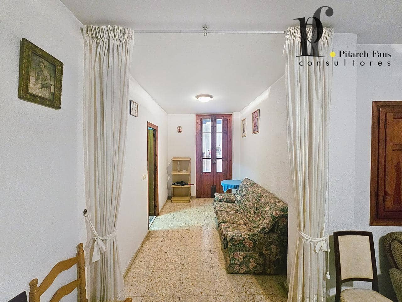 6 bedroom Villa for sale in La Pobla de Vallbona with garage - € 280,000 (Ref: 9830127)