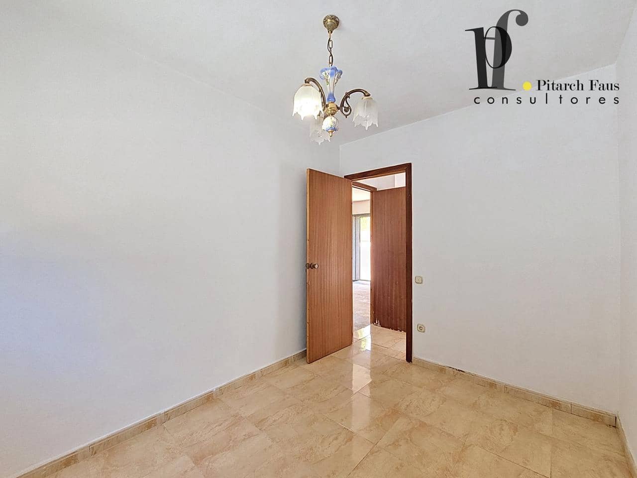 3 makuuhuone Huvila myytävänä paikassa La Pobla de Vallbona - 245 000 € (Ref: 9895439)