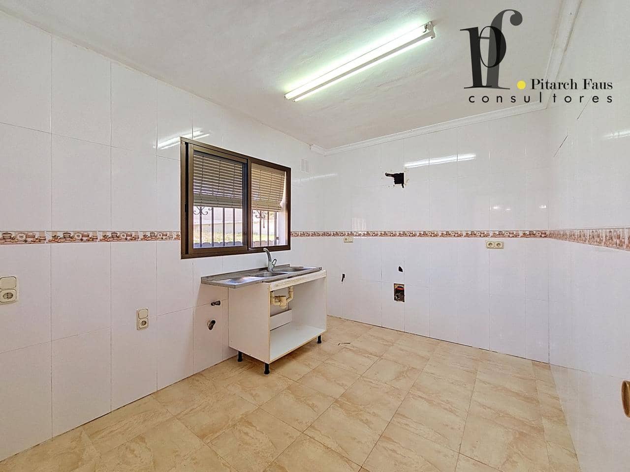 3 makuuhuone Huvila myytävänä paikassa La Pobla de Vallbona - 245 000 € (Ref: 9895439)