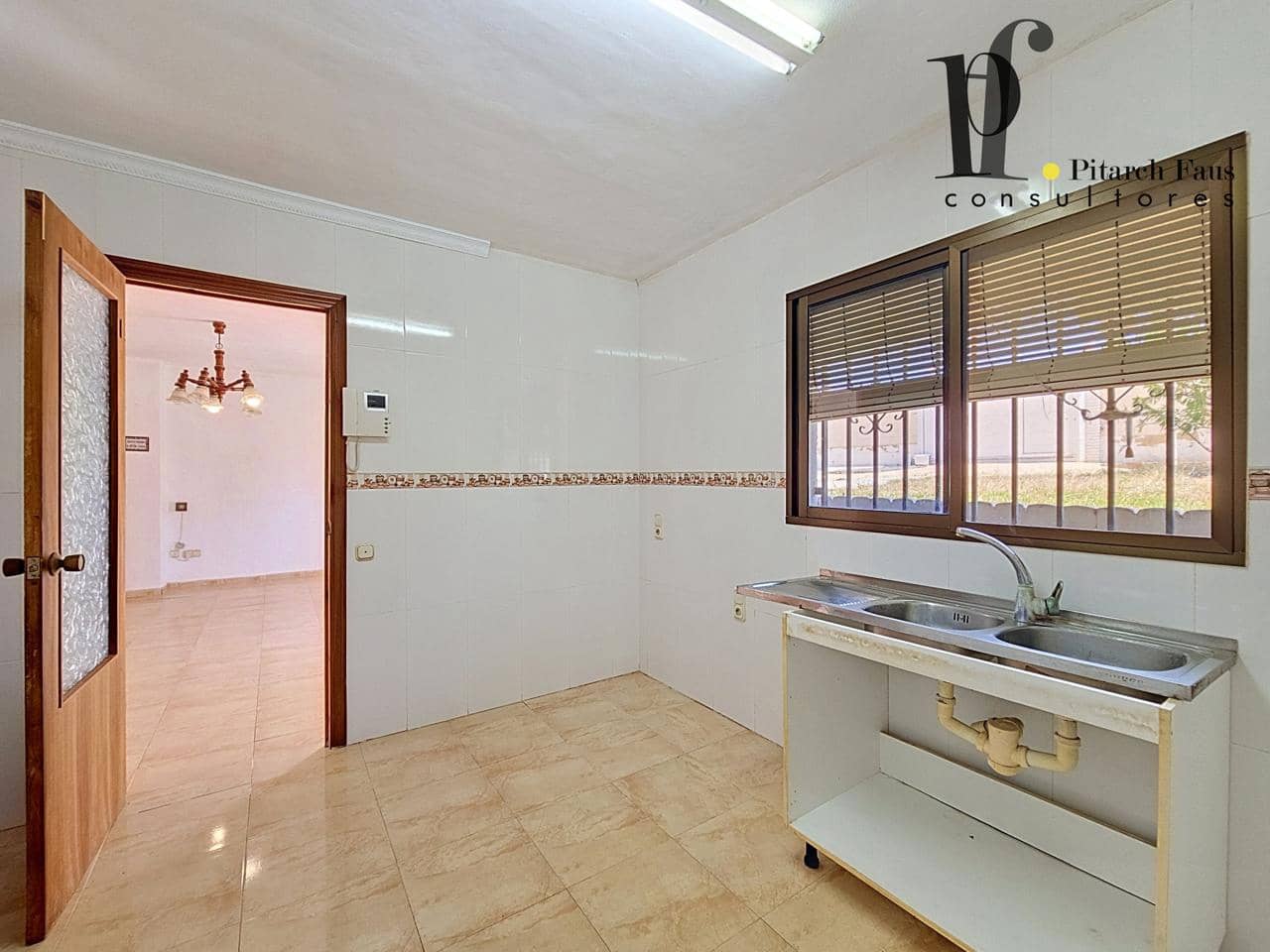 3 makuuhuone Huvila myytävänä paikassa La Pobla de Vallbona - 245 000 € (Ref: 9895439)