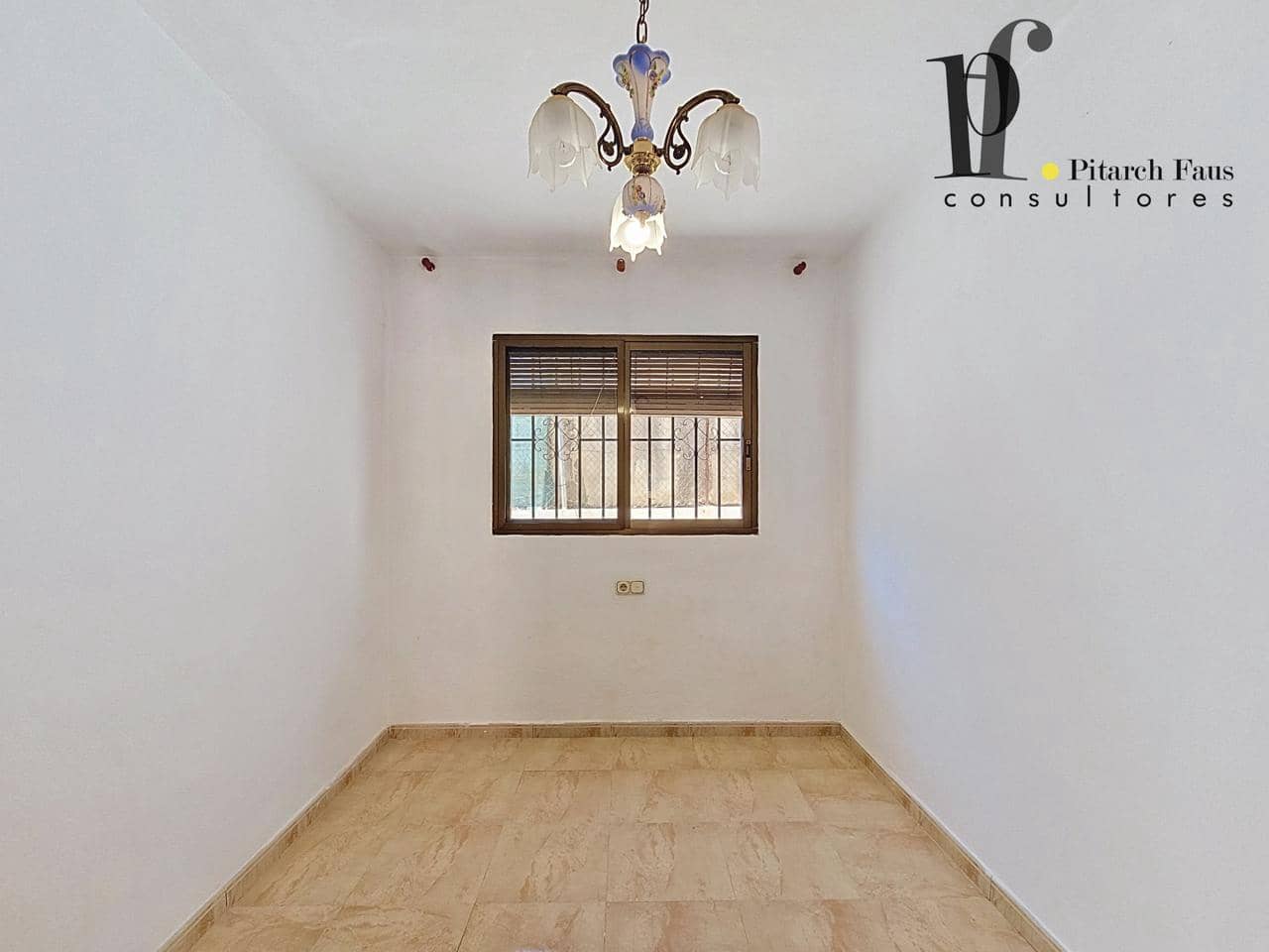 3 makuuhuone Huvila myytävänä paikassa La Pobla de Vallbona - 245 000 € (Ref: 9895439)