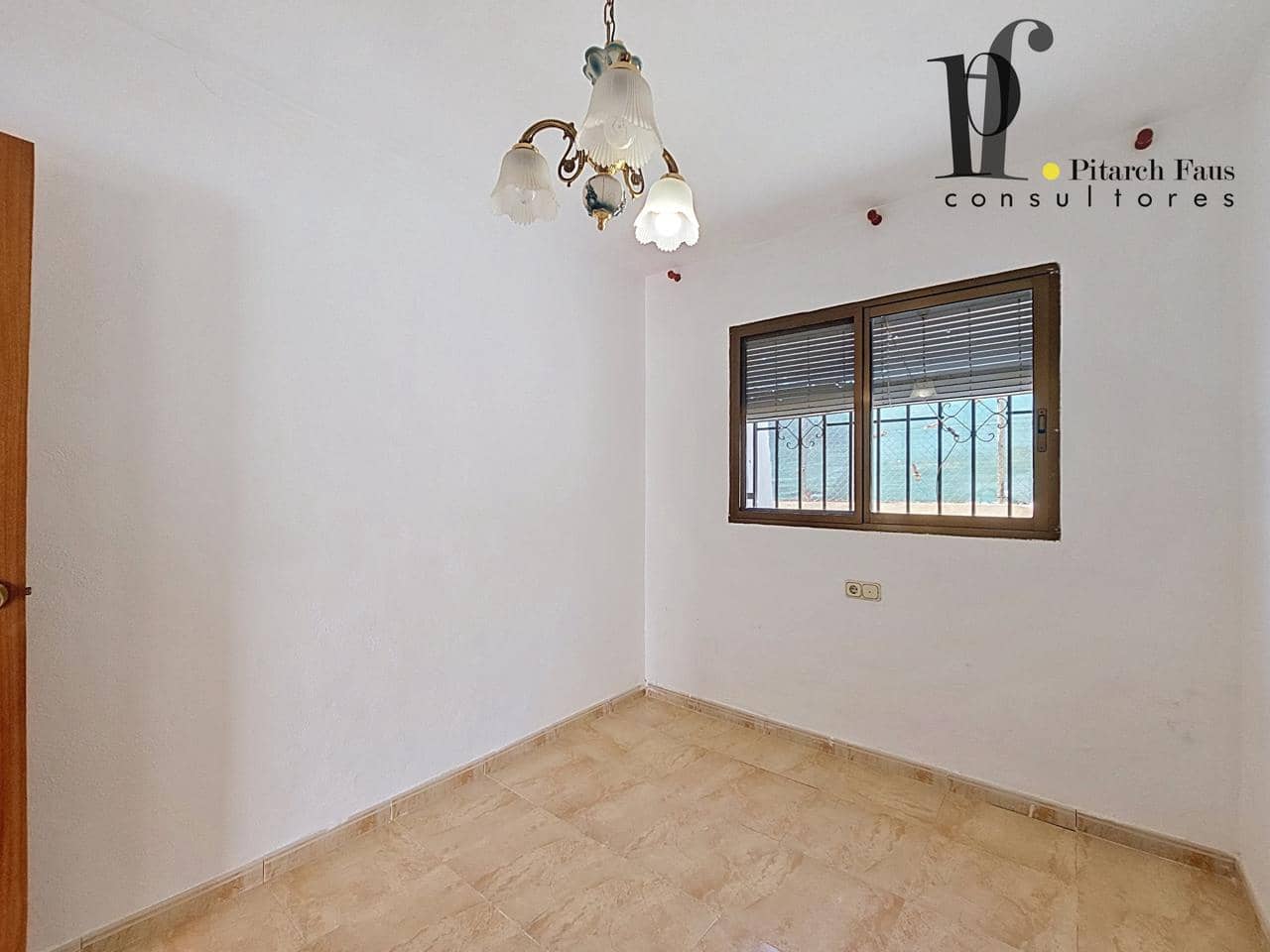 3 makuuhuone Huvila myytävänä paikassa La Pobla de Vallbona - 245 000 € (Ref: 9895439)
