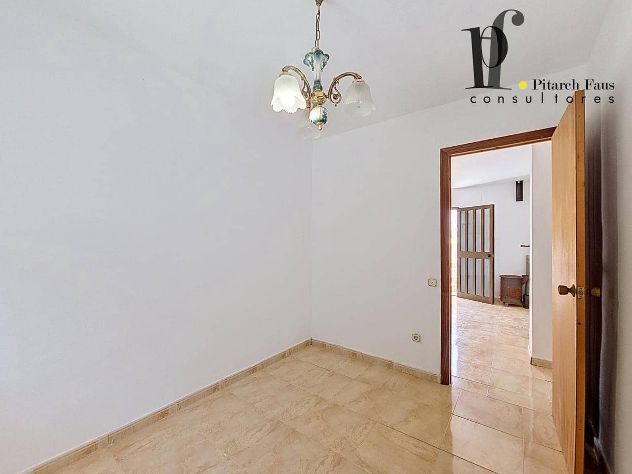 3 makuuhuone Huvila myytävänä paikassa La Pobla de Vallbona - 245 000 € (Ref: 9895439)