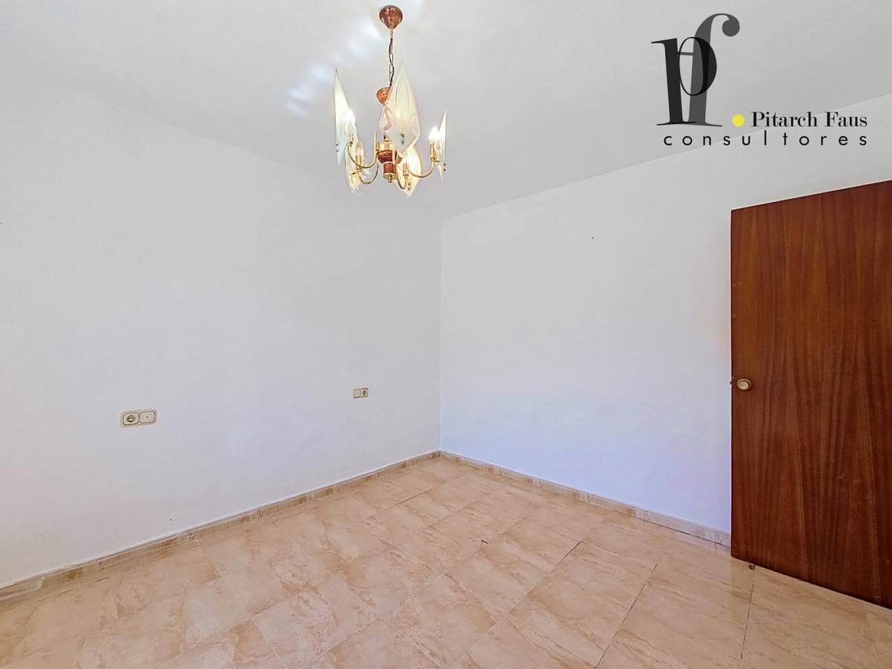 3 makuuhuone Huvila myytävänä paikassa La Pobla de Vallbona - 245 000 € (Ref: 9895439)