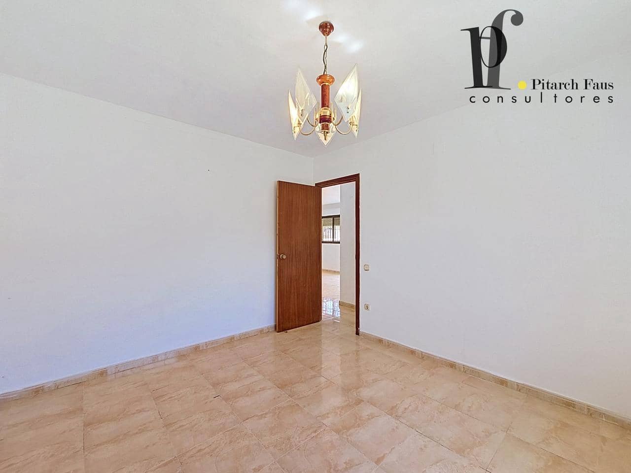 3 makuuhuone Huvila myytävänä paikassa La Pobla de Vallbona - 245 000 € (Ref: 9895439)