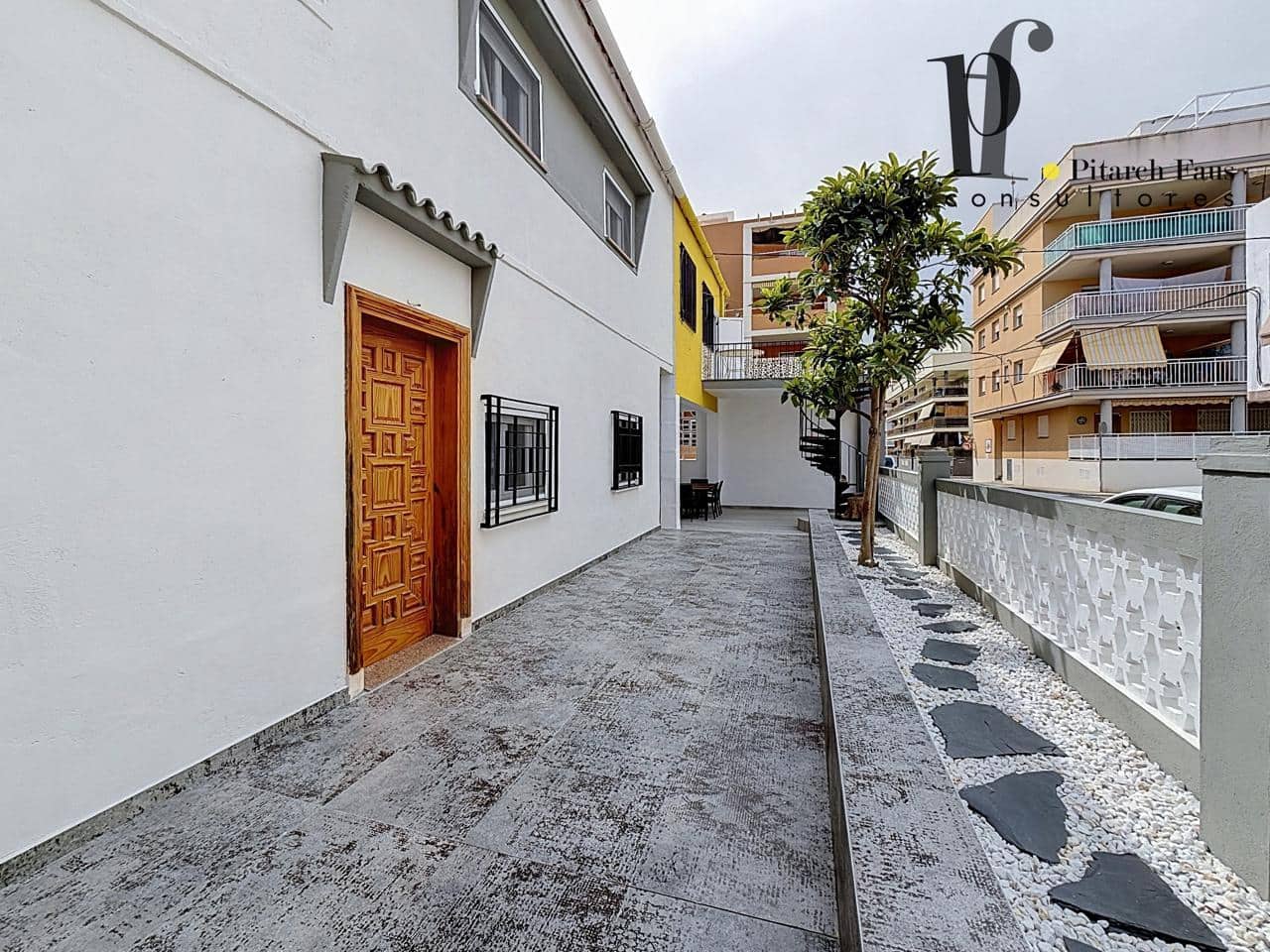 4 bedroom Villa for sale in Moncofa with garage - € 239,000 (Ref: 9921184)