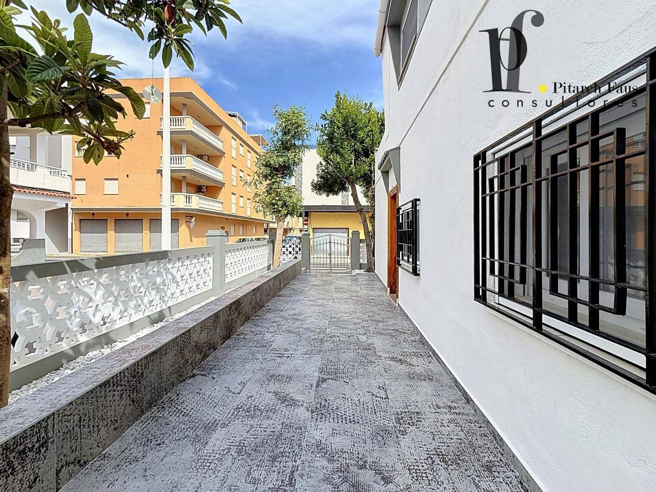 4 bedroom Villa for sale in Moncofa with garage - € 239,000 (Ref: 9921184)