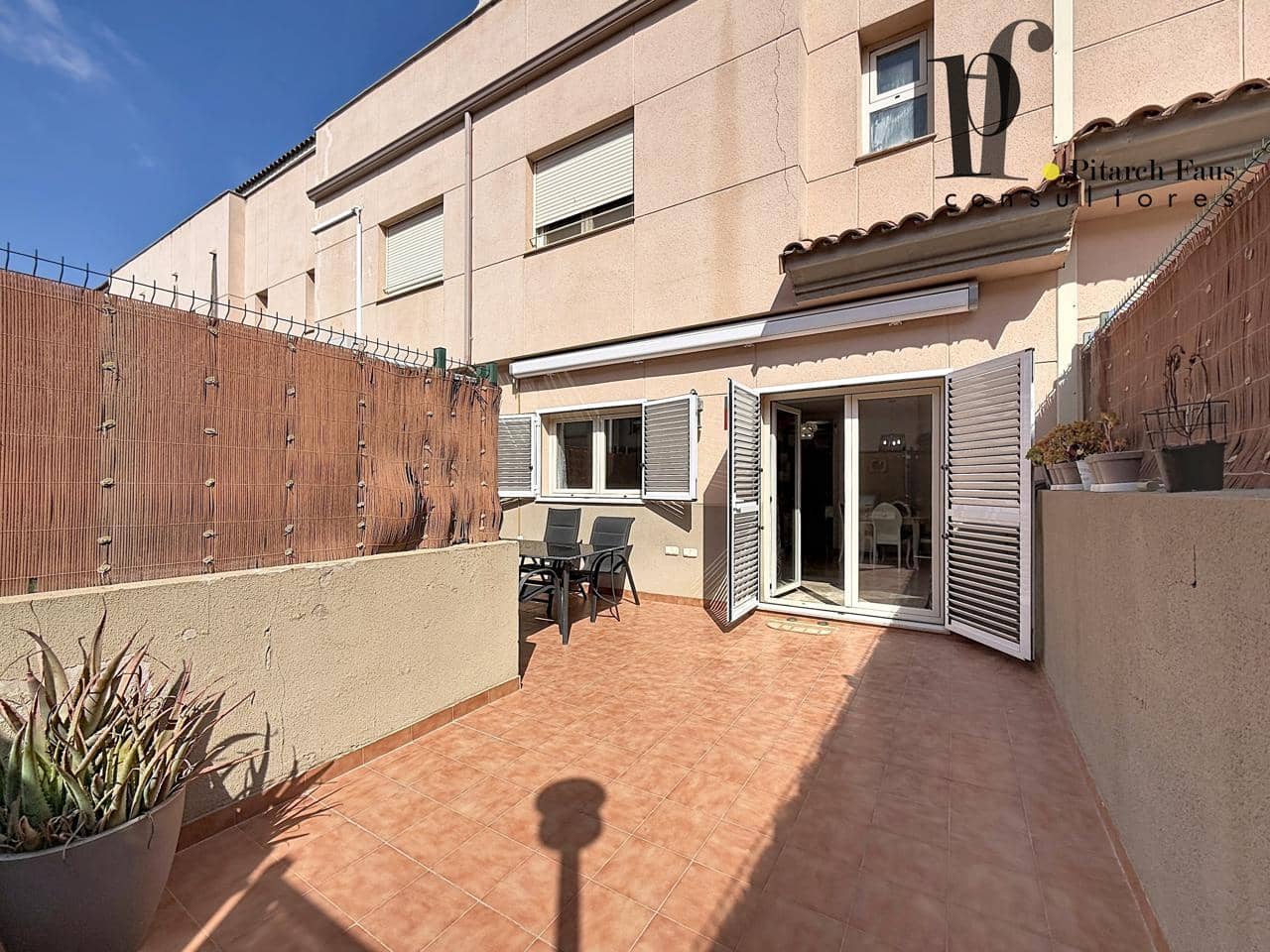 4 chambre Villa/Maison à vendre à La Pobla de Vallbona avec piscine - 424 000 € (Ref: 9928361)