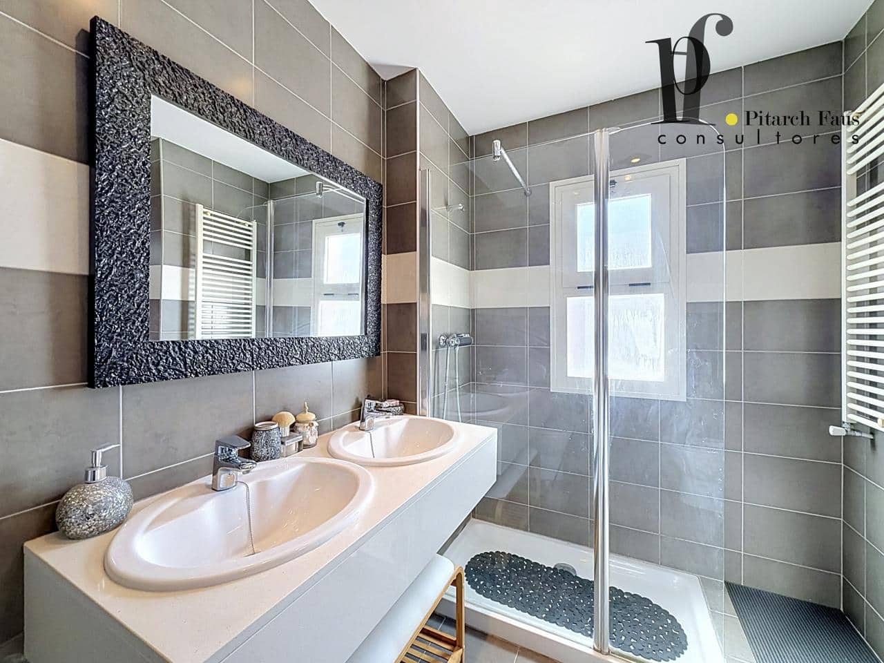 4 chambre Villa/Maison à vendre à La Pobla de Vallbona avec piscine - 424 000 € (Ref: 9928361)