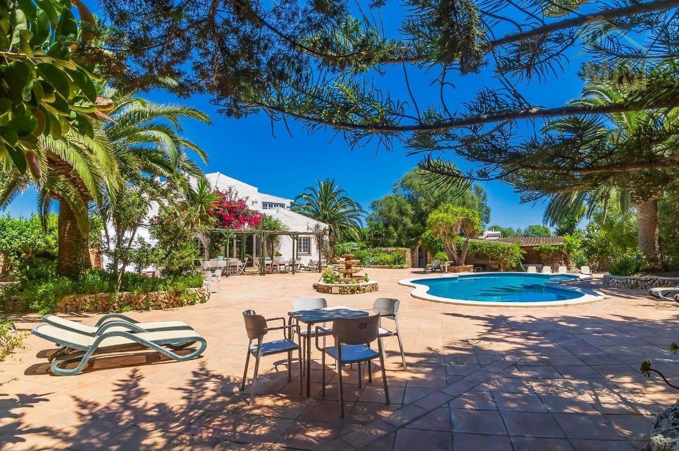 12 soveværelse Finca/Landehus til salg i Es Castell med swimmingpool garage - € 2.480.000 (Ref: 7161512)
