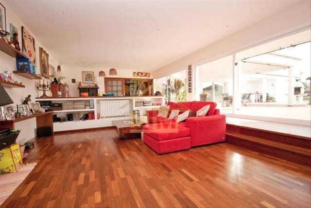 7 sypialnia Willa na sprzedaż w Es Castell z basenem garażem - 1 790 000 € (Ref: 7161513)