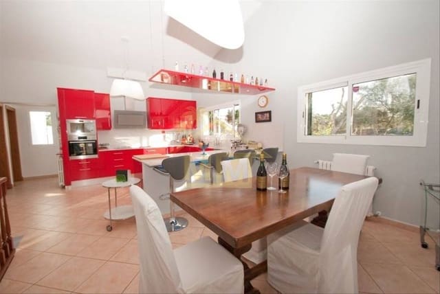 7 sypialnia Willa na sprzedaż w Es Castell z basenem garażem - 1 790 000 € (Ref: 7161513)