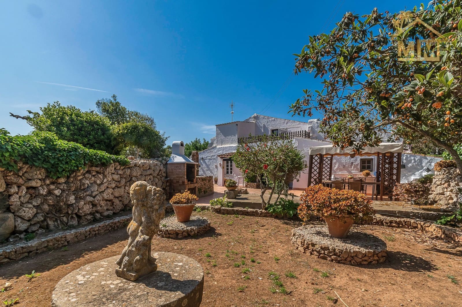 5 soveværelse Finca/Landehus til salg i Es Castell med swimmingpool - € 995.000 (Ref: 7161538)